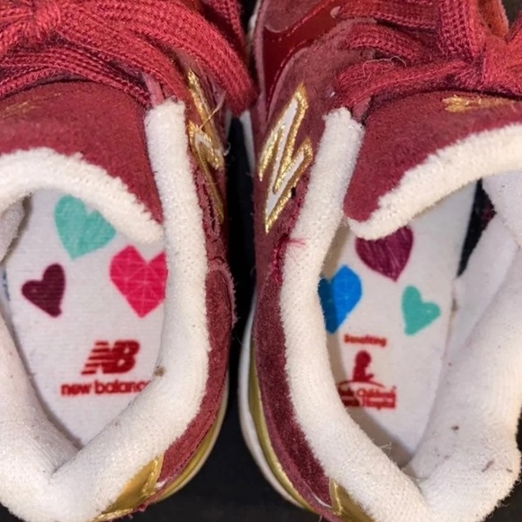 Kids 7 New Balance 530 DTLR St. Jude - Picture 5 of 8